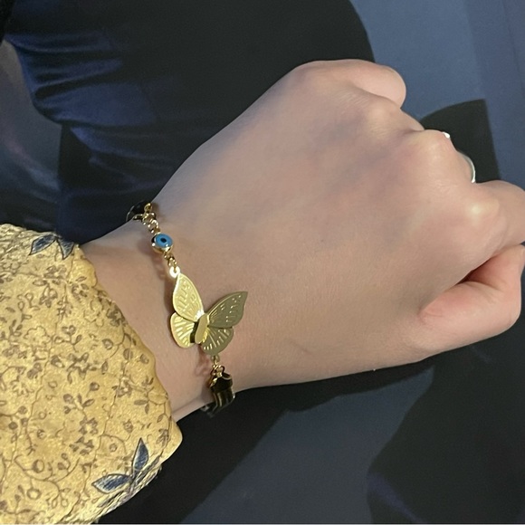 ✨Beautiful 18K Gold Plated Omega Bracelet with Butterfly - Picture 2 of 2